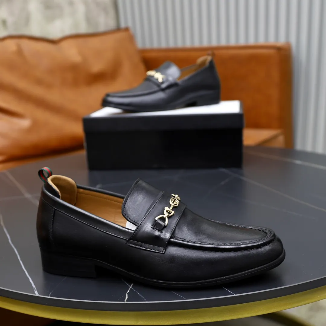 Men's shoes: 250🙅‍♂️🙅‍♂️🙅‍♂️Niuli Brand: GUCCI Size: 38-44 (45 can be customized) Level: Counter classic Material: Original soft cowhide upper Comfortable cowhide lining Original lightweight outsole Style category: Business casual footwear Driving leather shoes Color: Actual picture color